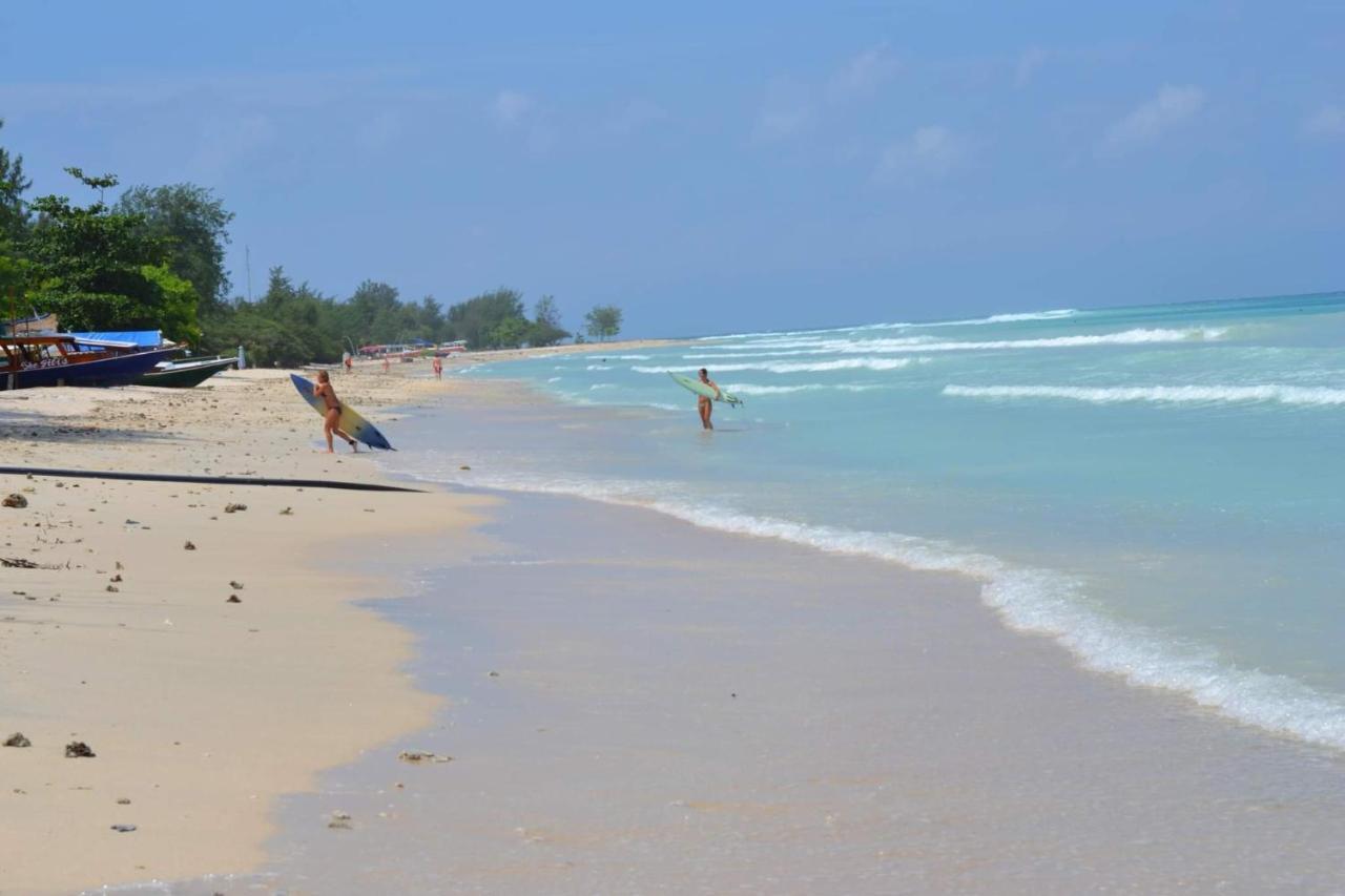 The Mally Homestay Gili Trawangan Exterior foto
