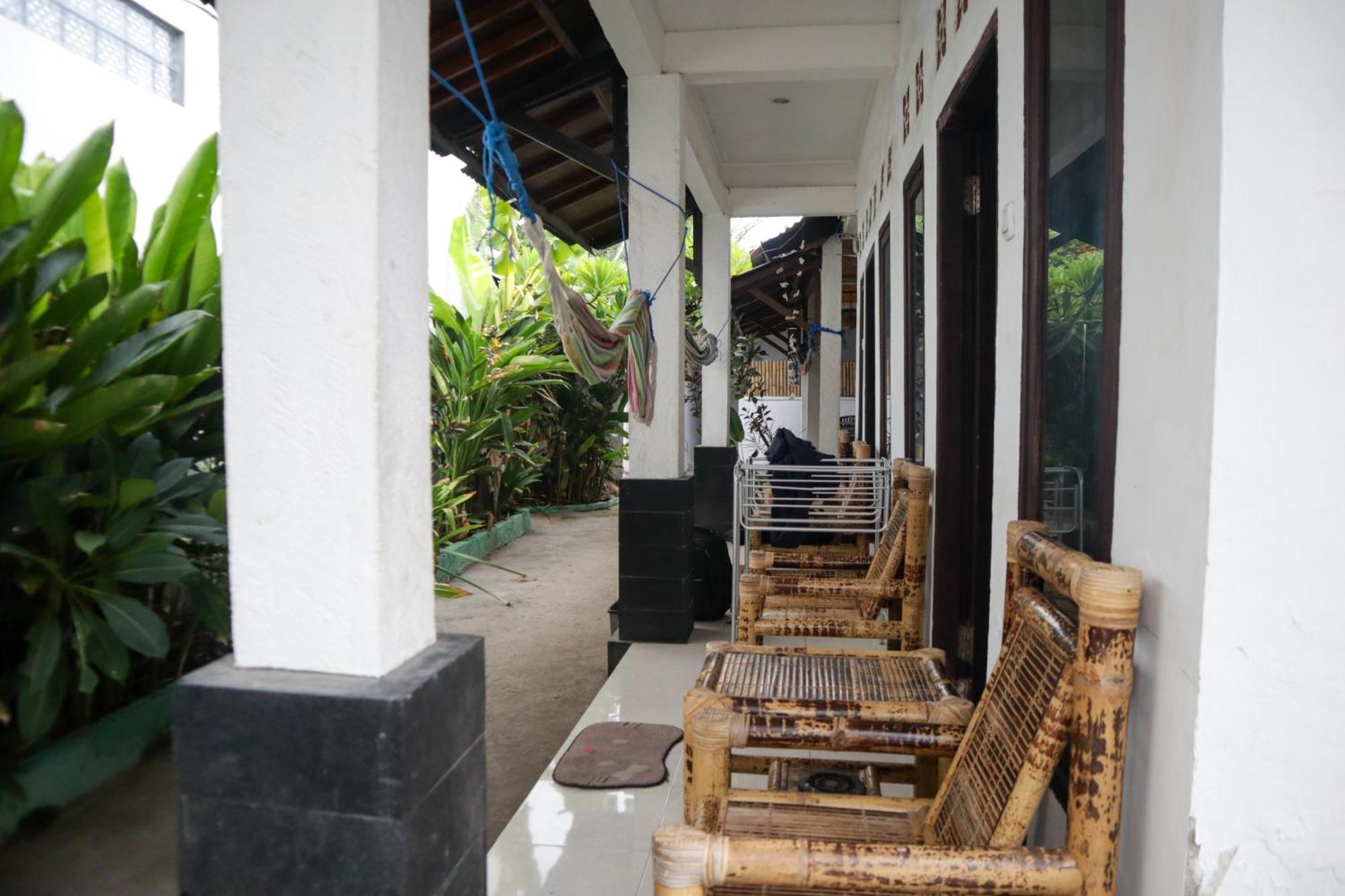 The Mally Homestay Gili Trawangan Exterior foto